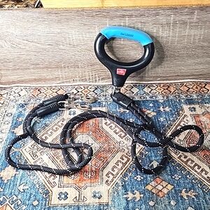 Double dog walking leash.